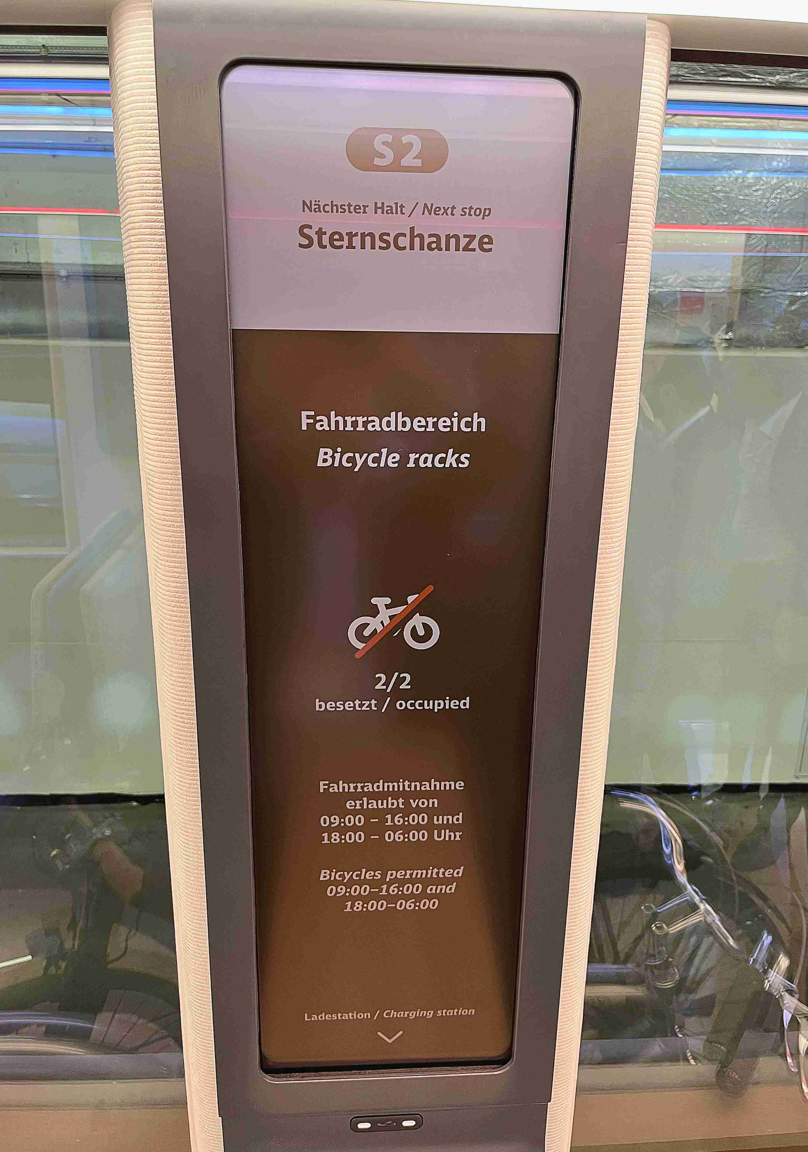 达擎HiRaso显示技术采用胆固醇液晶独特的双稳态特性及反射环境光线的方式，，，发挥最佳能源运用效率，，其仅在更换显示画面时才消耗电力，，在持续静止的画面显示上则为零耗电，，与传统液晶显示技术相比大幅节省90%能耗